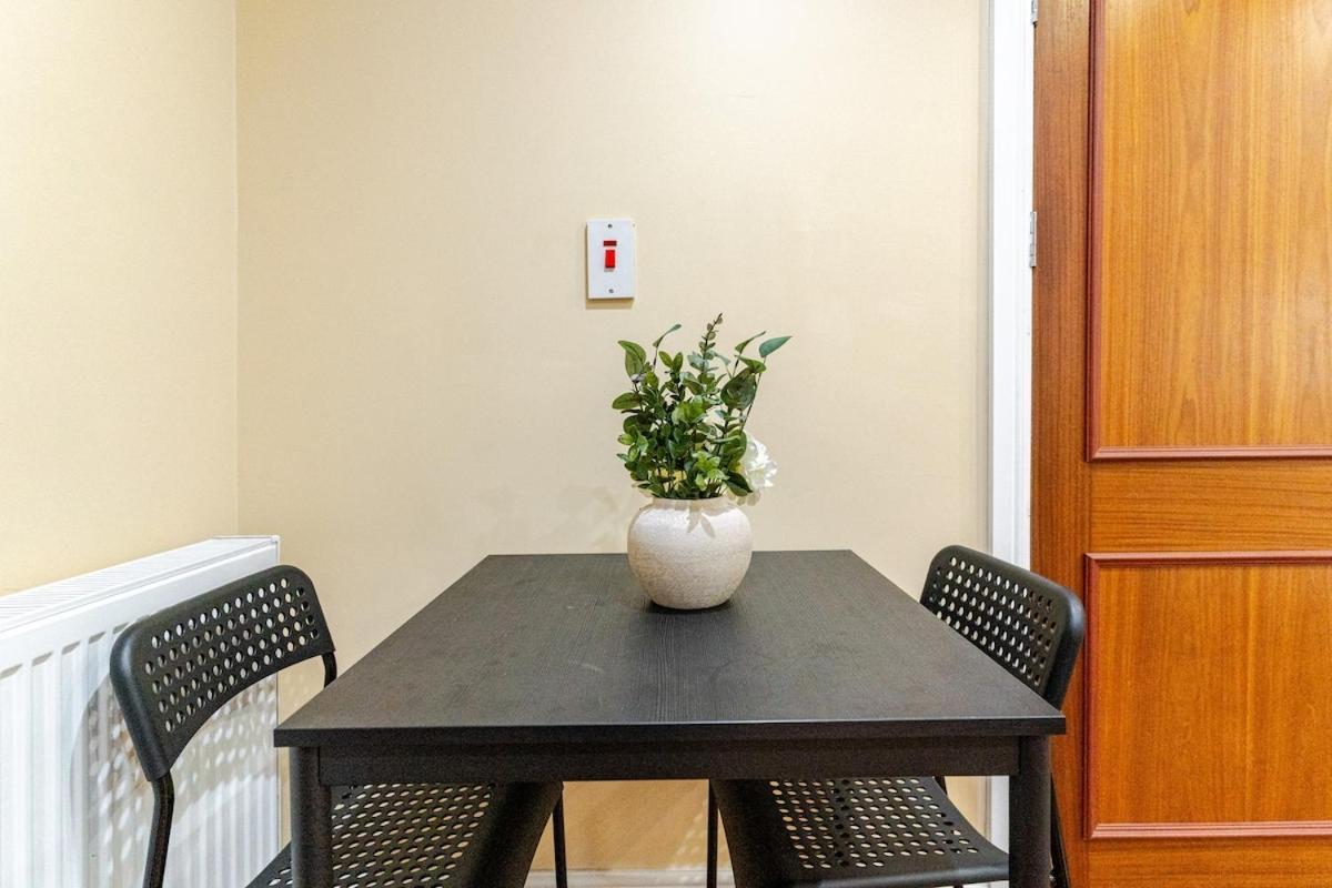 Cozy Flat In Walsall Town Centre Exterior foto